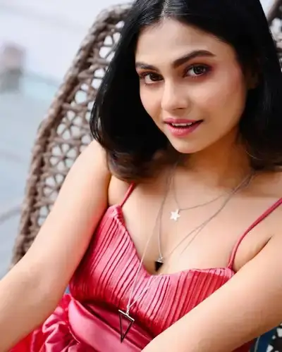 Call Girls Service in Samanda
